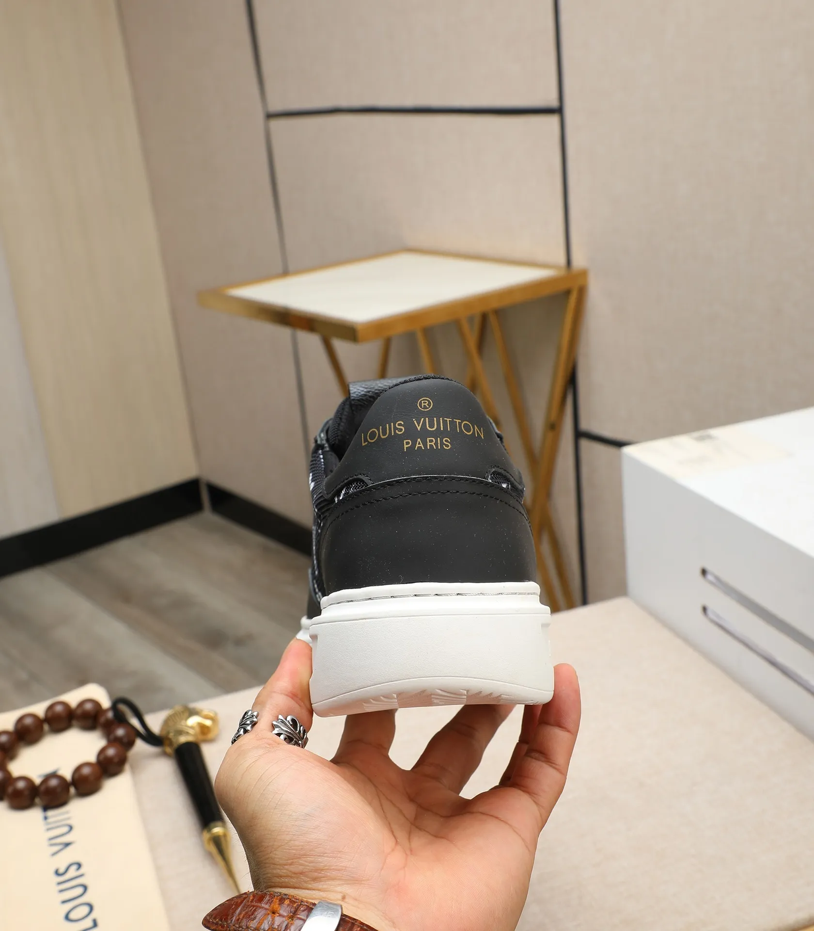 Men's shoes 💰540 💰(Niuli: full package) louis vuitton (Louis Vuitton/lv) top 🔍🔍 new models are on sale at the same time at the counter. The upper 🇮🇹 is imported from Italy, first-layer cowhide, and the lining is fully imported cowhide. 💪💪, completely 1⃣️ to 1 ⃣️Re-engraved🇮🇹💪💪, ⚠Sole: The original sole is specially provided by the original factory, the exclusive movable molded sole is super comfortable, ⚠The original factory follows the order, 🔍🔍high quality, you can enter and exit the counter at will, welcome to compare⚠. Code number:38-44
